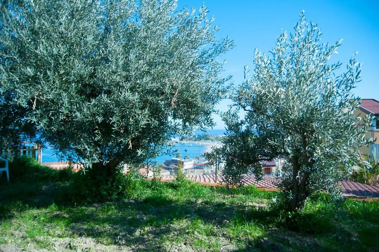 Dolce Vita Mia Giardini Villa Italy